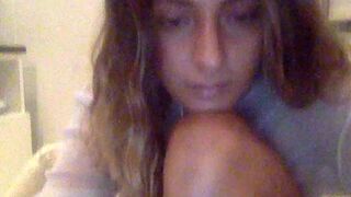 6persiankitty9 bitch with huge booty caresses hairy cunt