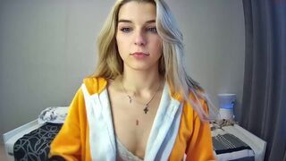 alexiee_ busty woman mandrids cap