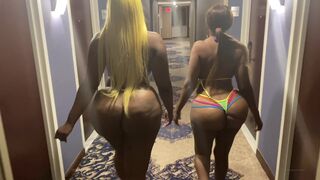 yumtheebossxxx onlyfans sweet babe masturbates on the bed