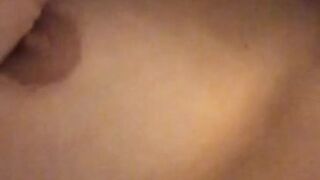 aspen rae onlyfans jerking off the clit on the bed