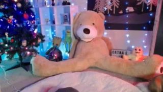 catjira ManyVids young bitch caresses shaved holes