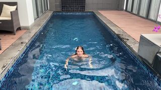 sweetiem onlyfans manyvids spicy chick gently pulls pussy