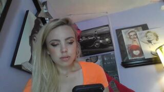 yourbabylynn23 chaturbate naughty brunette seduces with big booty