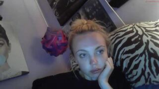 yourbabylynn23 chaturbate Hot girl fucks her pussy with her hand