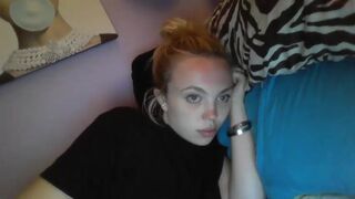 yourbabylynn23 chaturbate crazy queen gently pulls the vagina