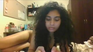 cutelittlearabgirl chaturbate walking