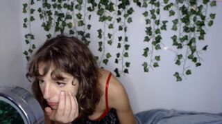 issyeden chaturbate young schoolgirl erotically eats a banana