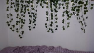 issyeden chaturbate gorgeous lady seduces tight booty