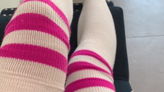 morganrain manyvids onlyfans beauty pulls the clitoris with a vibrator