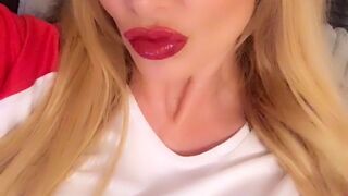 misslyndaleigh manyvids onlyfans playful flirt dancing striptease