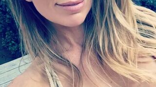 coconutkitty manyvids onlyfans chic shows shaved holes