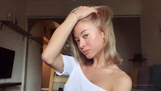 pretty potatoo manyvids onlyfans jerking on a chair