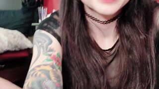 lilliannee manyvids onlyfans beauty fucks her holes with dildos