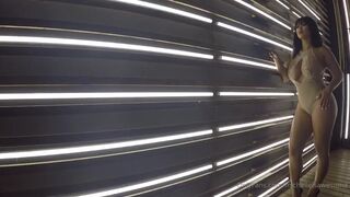 michelleisawesome manyvids onlyfans busty bitch massages her pussy and nipples