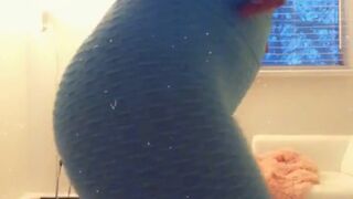 jennlee  manyvids onlyfans busty lady posing in fr