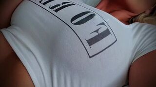 californiachick manyvids onlyfans mature model caresses nipples and cunt