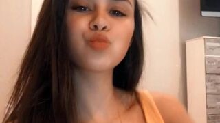 rocketkylie manyvids onlyfans skinny girl posing nude