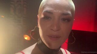 averyjane manyvids onlyfans busty bitch jerking her pussy with phallus