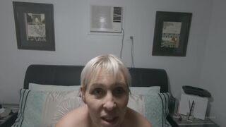 sexymatureaussielady manyvids onlyfans skinny beauty jerks off in her shower