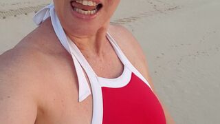 sexymatureaussielady manyvids onlyfans beauty in stockings gently pulls pussy