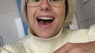 angelwicky manyvids onlyfans sexy hottie gently pulls pussy