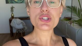 angelwicky manyvids onlyfans mature mare fingering vagina