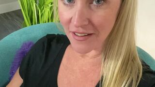 mrssiren manyvids onlyfans hot brunette girl pulls her pussy