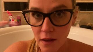 mrssiren manyvids onlyfans lustful mommy shows charms