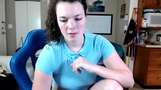 tiggerrosey ManyVids busty brunette chats in free chat