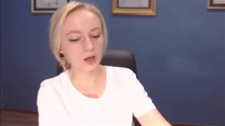 lissa_ava ManyVids black-haired young lady in stockings masturbates her shaved pussy