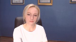 lissa_ava ManyVids black-haired young lady in stockings masturbates her shaved pussy