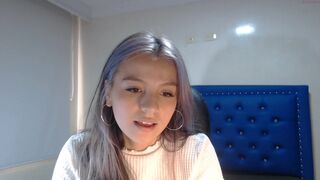 abbicute chaturbate jumps on a toy and cums