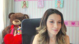 jessica_harrys chaturbate busty bitch exposes her charms