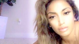 pummasantiago onlyfans sexy blonde pulls pussy hand