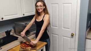 chezzaluna onlyfans gorgeous babe fucks her shaved pussy