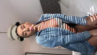 beabeatrice onlyfans crazy woman masturbating cunt with hand