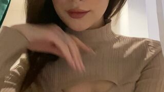 ellieleen1 onlyfans hot thing caresses shaved holes