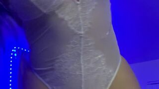 lilianaheartsss onlyfans Olesya in a chair demonstrates a rich pussy masturbation