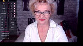 nelly_walker chaturbate blissful bitch pulls pussy