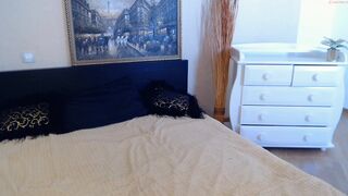 kriss_kiss__ chaturbate cute babe exposes big tits