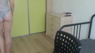 kelsimonro chaturbate busty slut fucks pussy in the shower