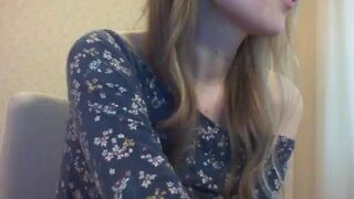 wetsweett depraved plays with her holes