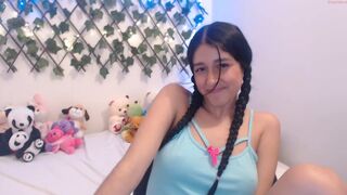 violeta_garcia fucking herself in her pussy