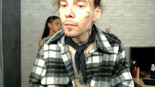 roshelle_xxx painted chick sucks dildo