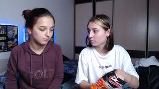 lari busty girl fingering her pussy with a vibrator