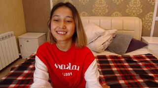 elli_ssi gorgeous mare jerks off pussy