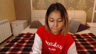 elli_ssi charming slut fingering anus with a sex toy