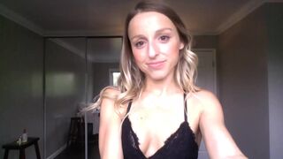 caracupcakexo charming courtesan jerks pussy with dildos