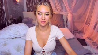 melissafresh blonde darling seductively rubs her cunt