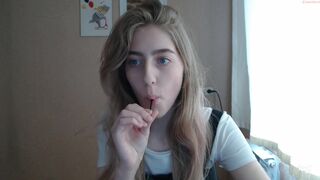 blue__water hot babe fucks both holes